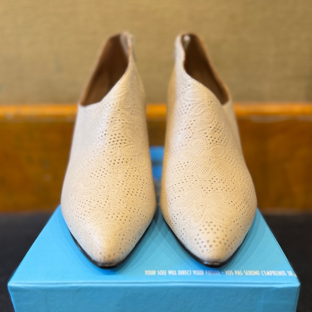 Poser "Edie" Asymmetrical Pump - Women's 10.5 (fits TTS) - Picture 2 of 5